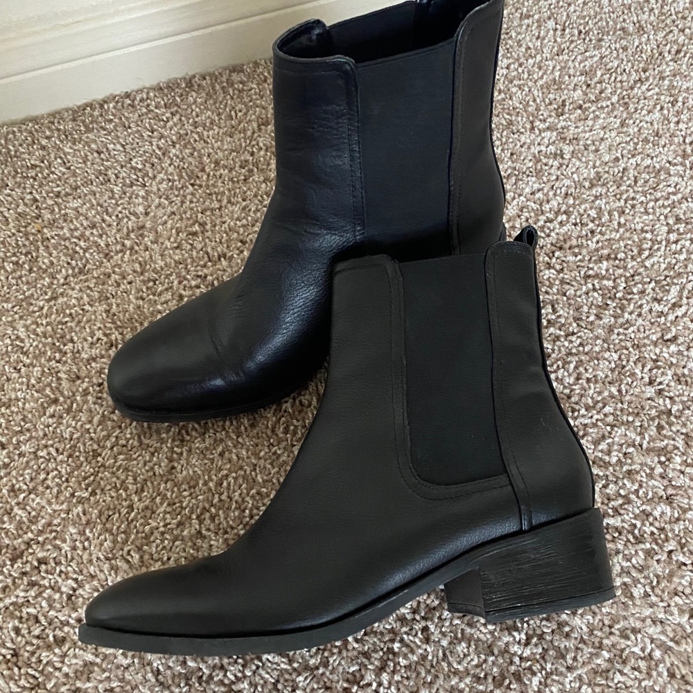 Kenneth Cole Reaction Chelsea Booties